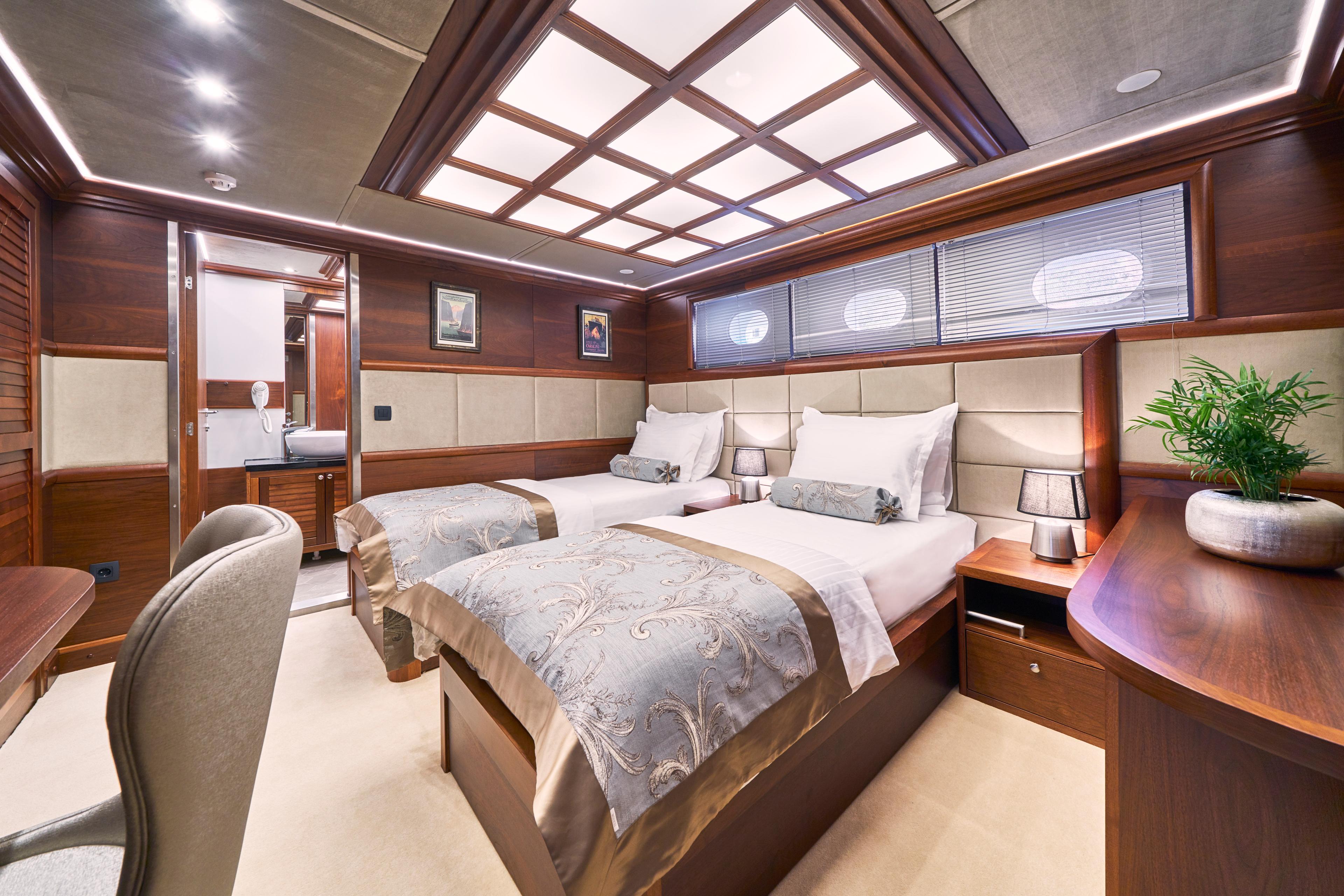 Convertible Cabin (x 2) image 1