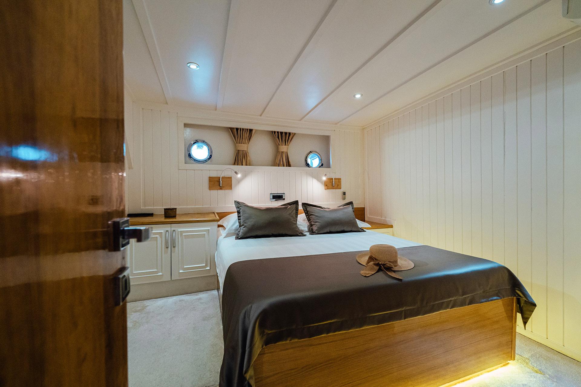 Double Cabin (x 4) image 1