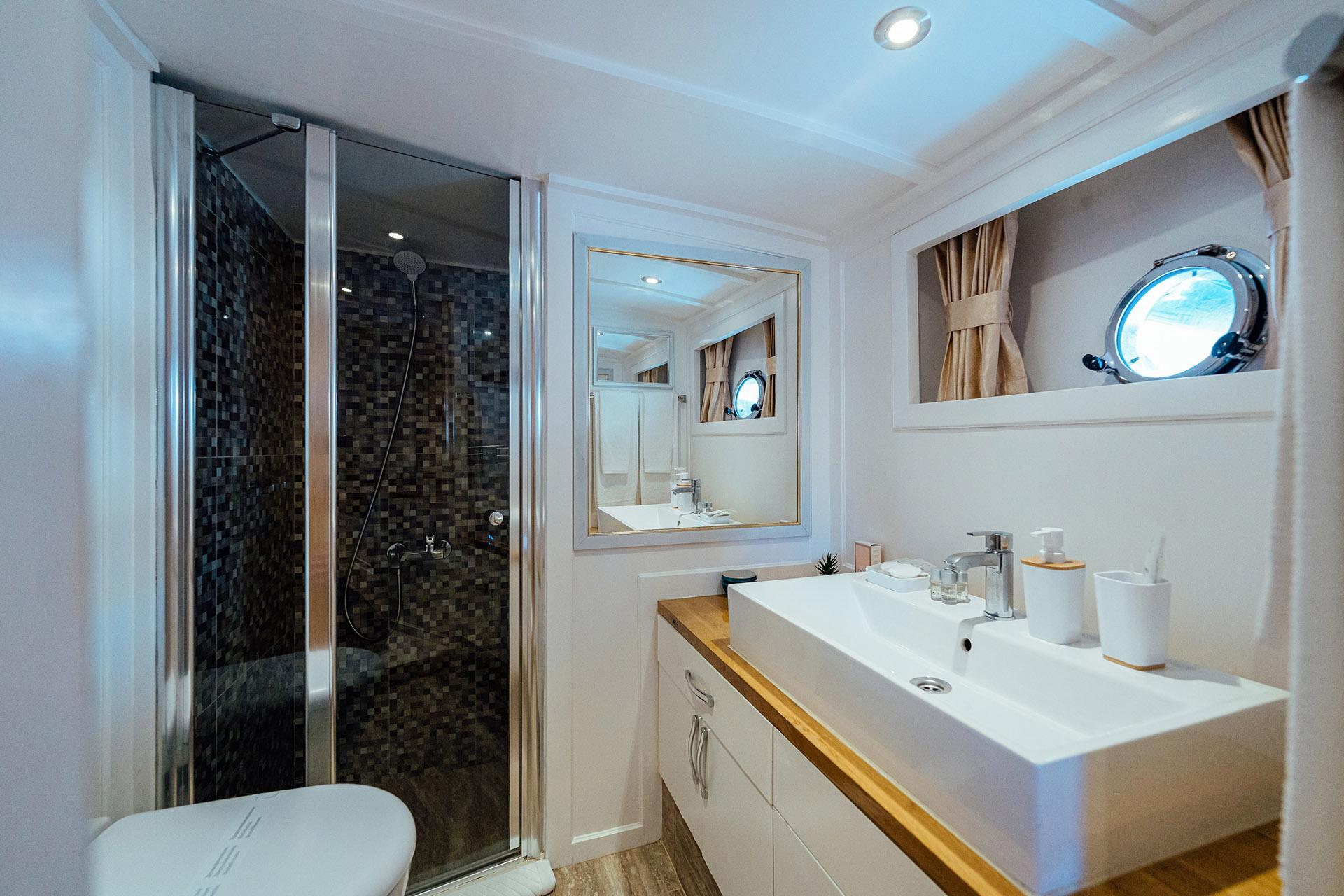 Master Cabin (x 1) image 3
