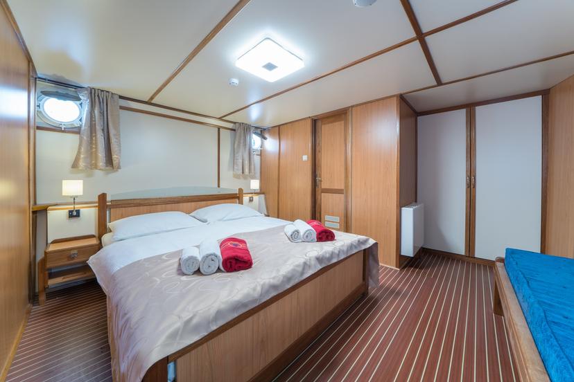 Double Cabin (x 7) image 1