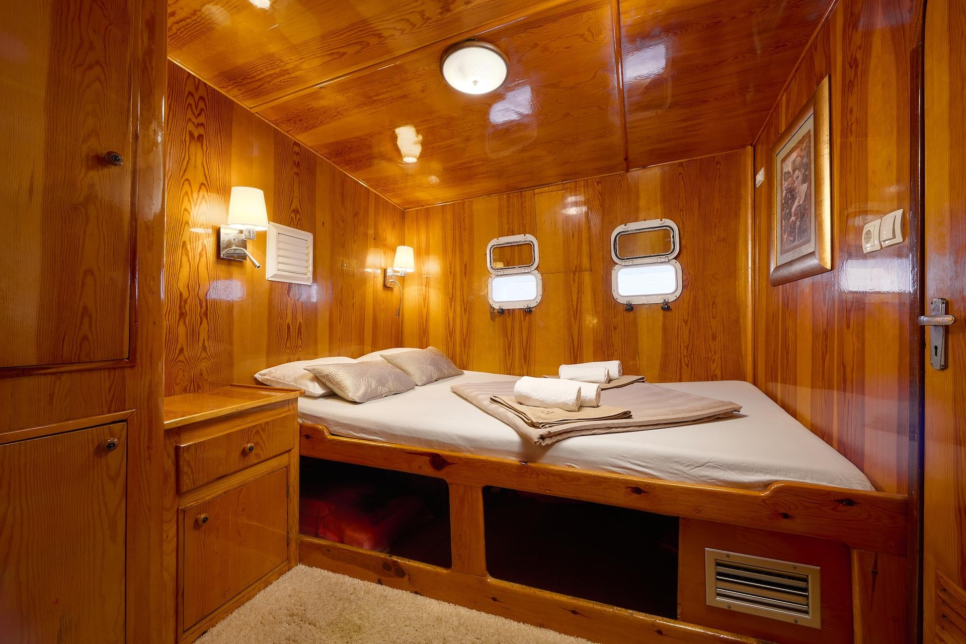 Double Cabin (x 3) image 1