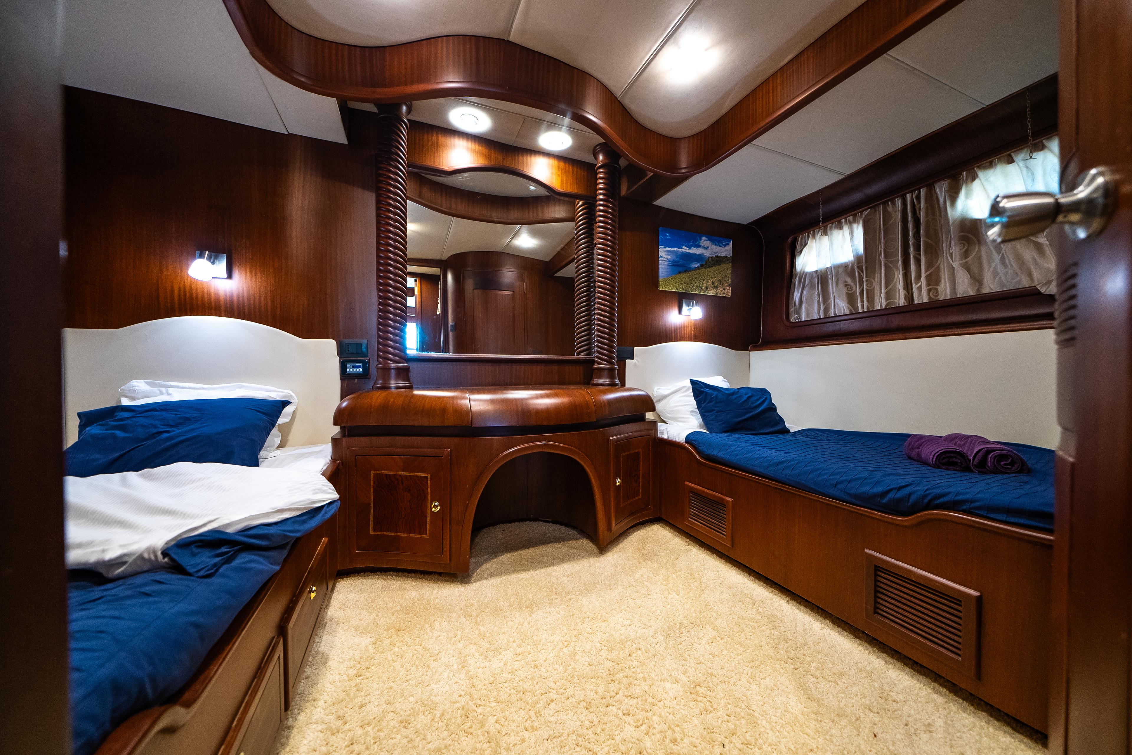 Twin Cabin (x1) image 1