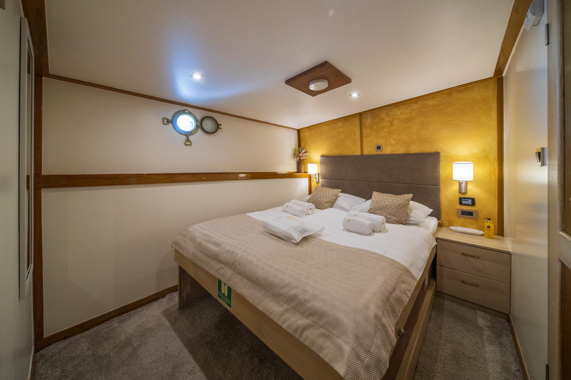Double Cabin (x8) image 1