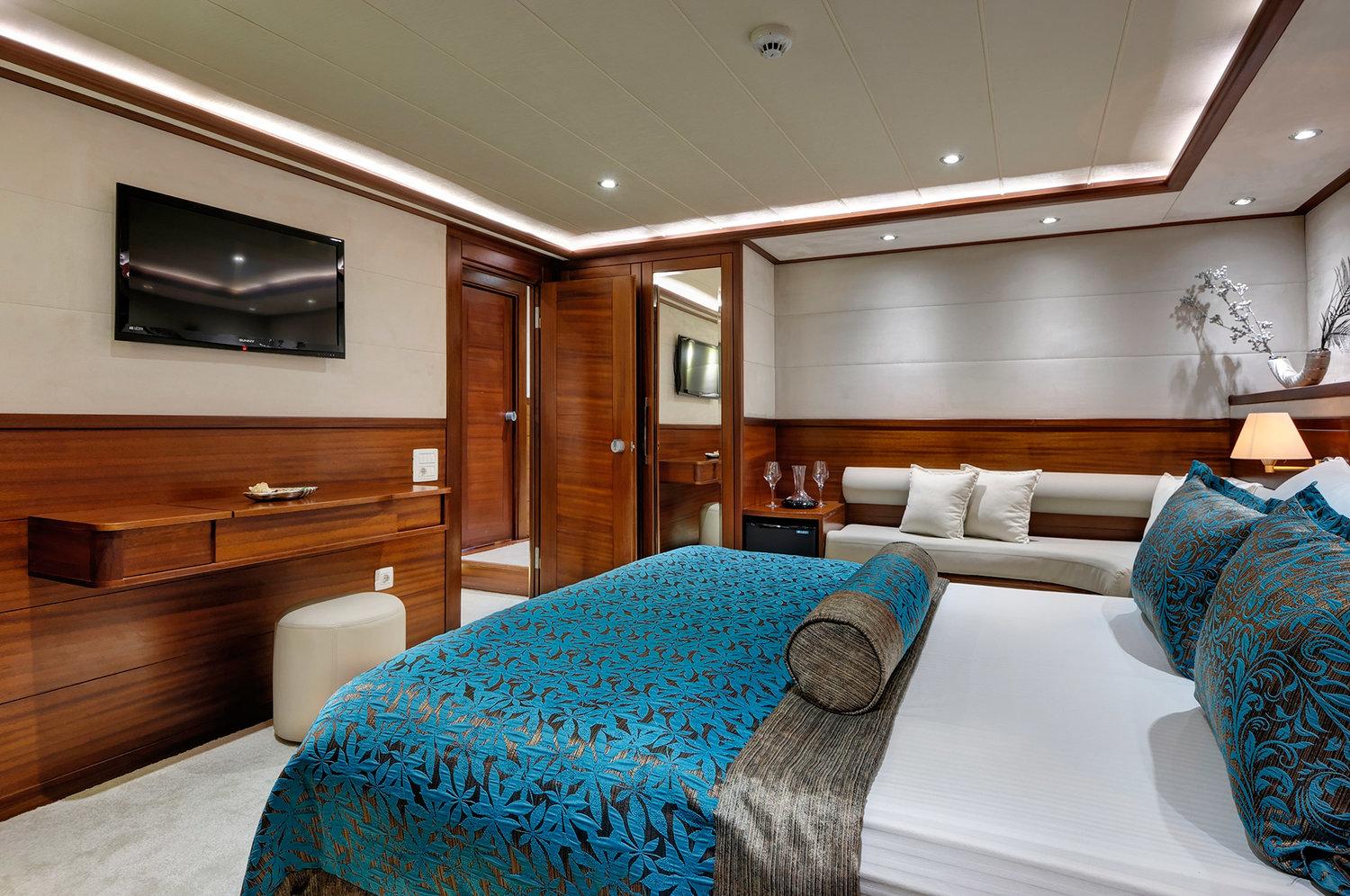 Double Cabin (x3) image 1