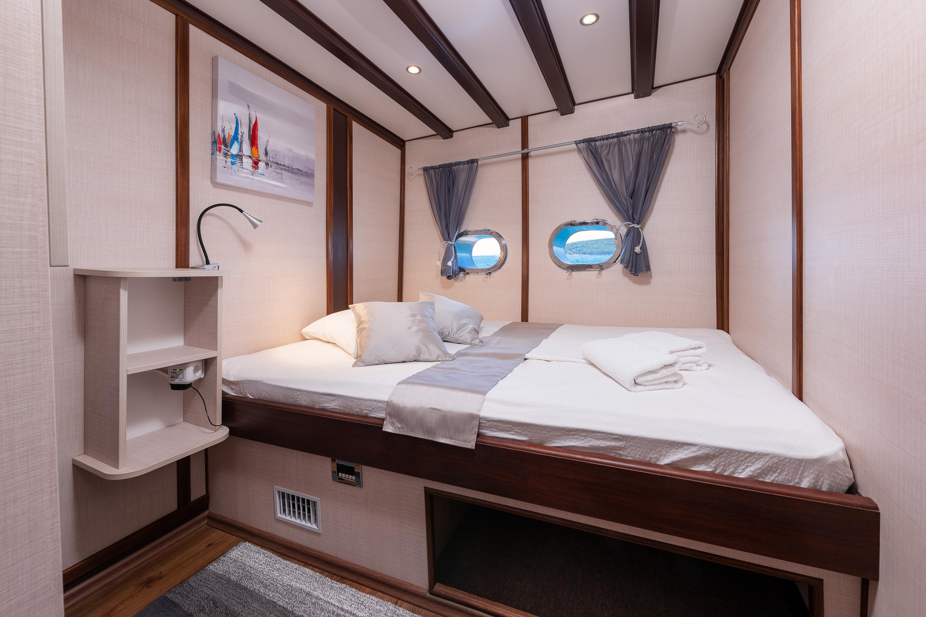 Double Cabin (x7) image 3