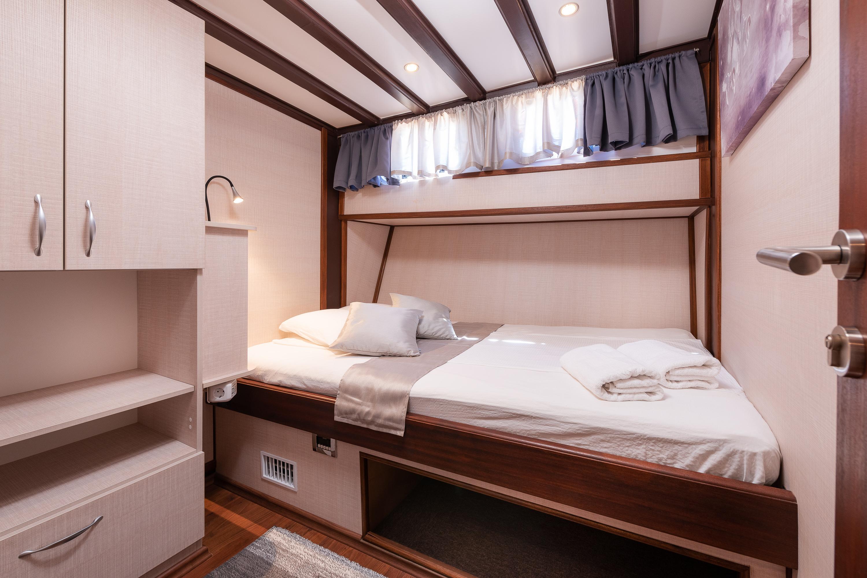 Double Cabin (x7) image 6