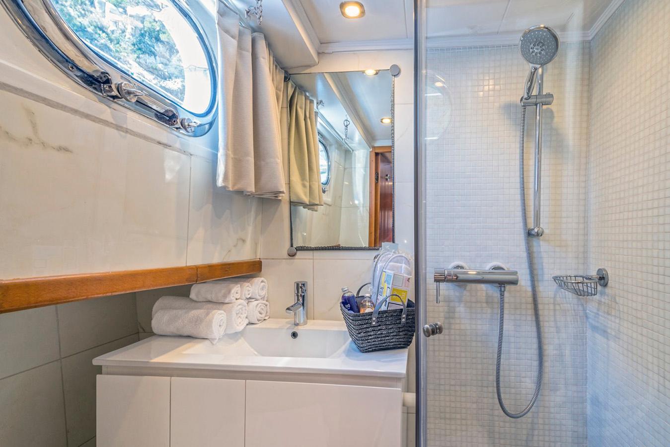 Double Cabin (x2) image 2