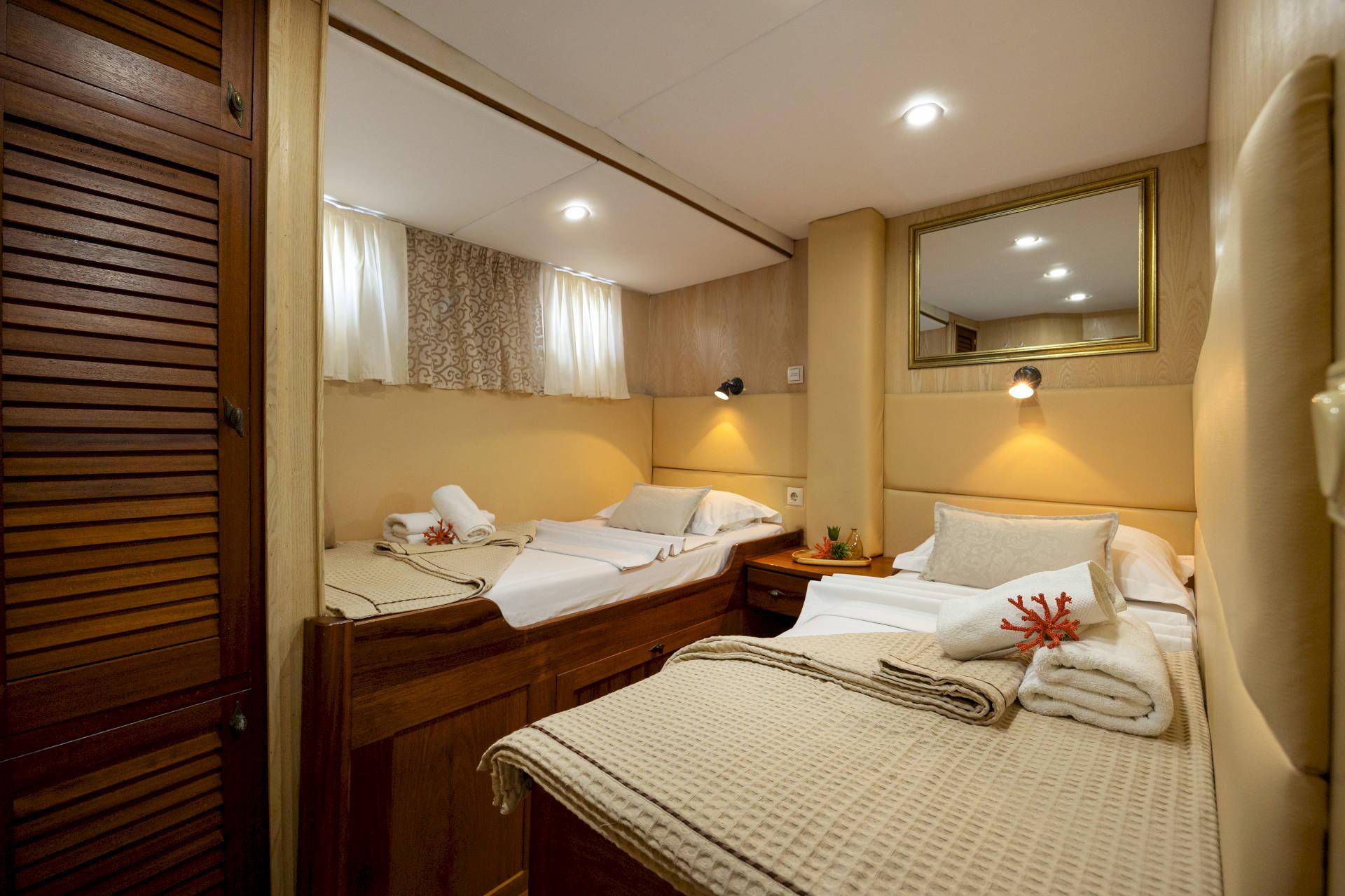 Twin Cabin (x4) image 1