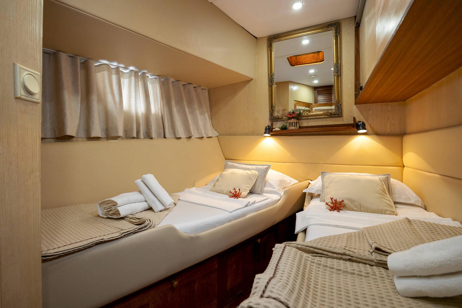 Twin Cabin (x4) image 4