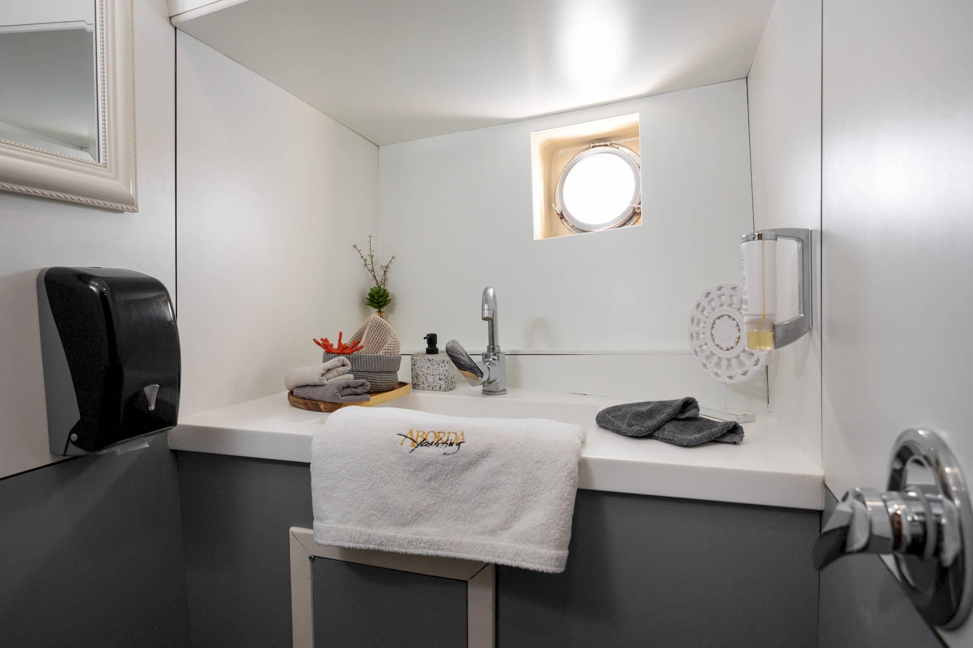 Twin Cabin (x4) image 5
