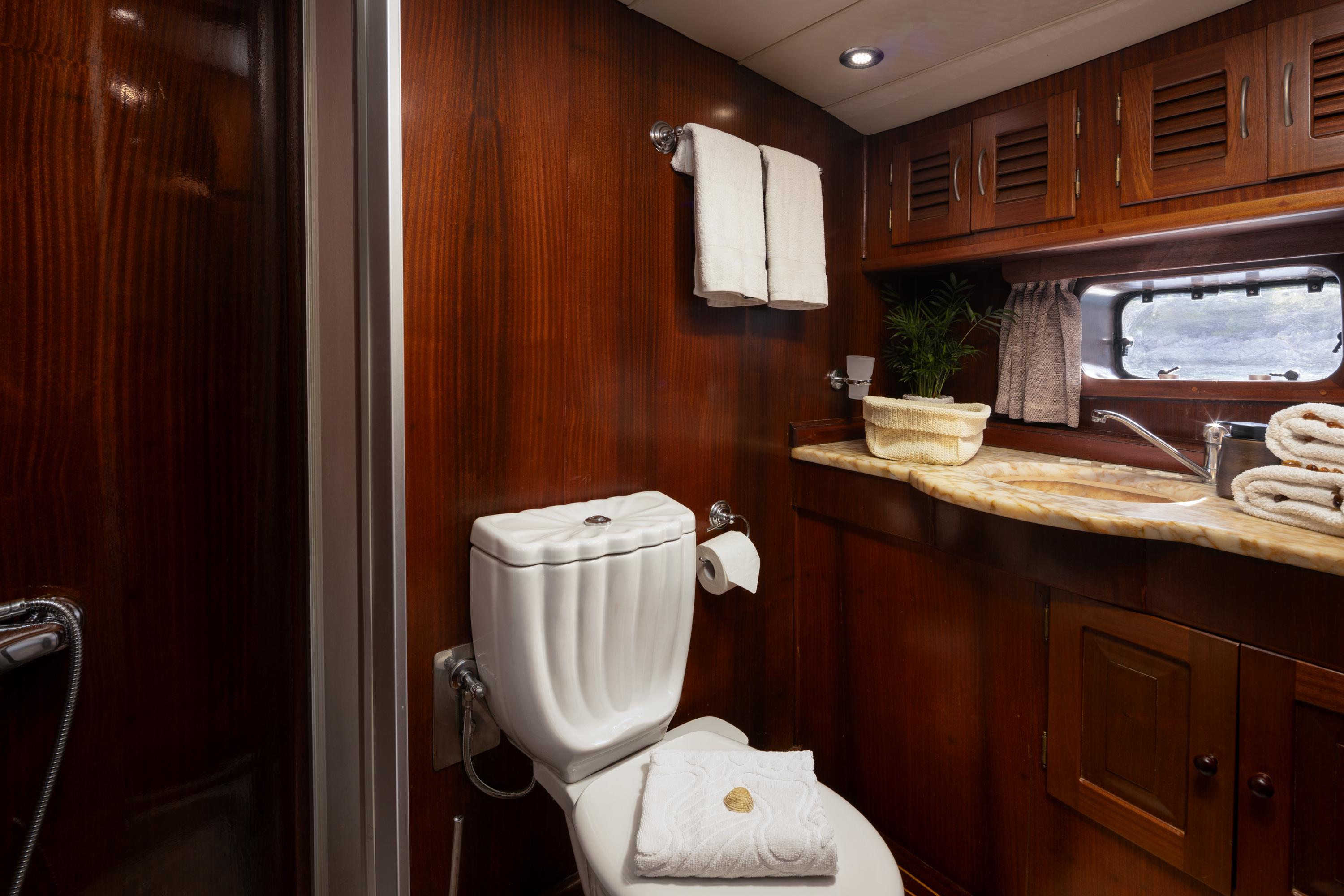 Master Cabin (x1) image 4