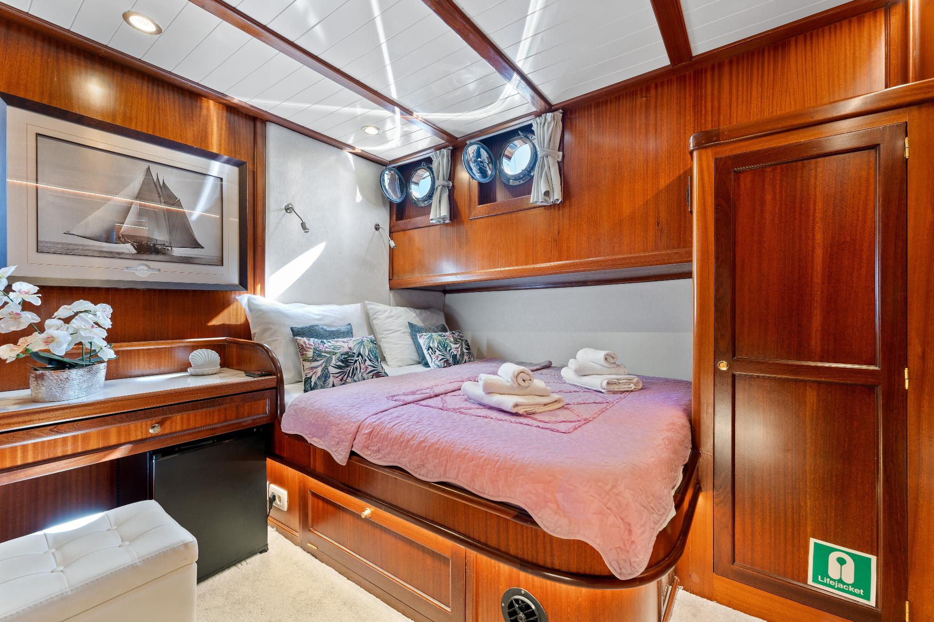 Double Cabin (x3) image 4