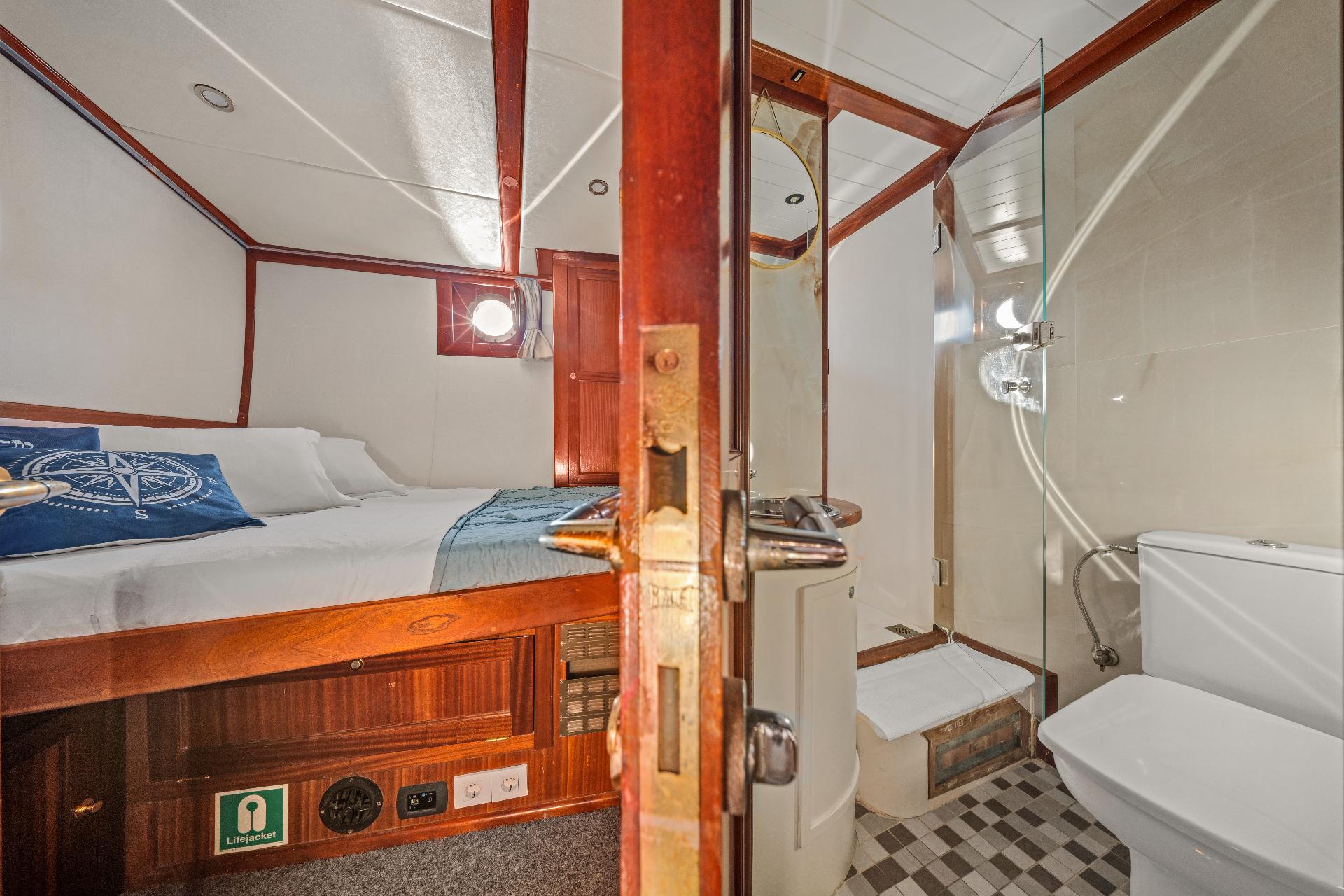 Double Cabin (x3) image 6