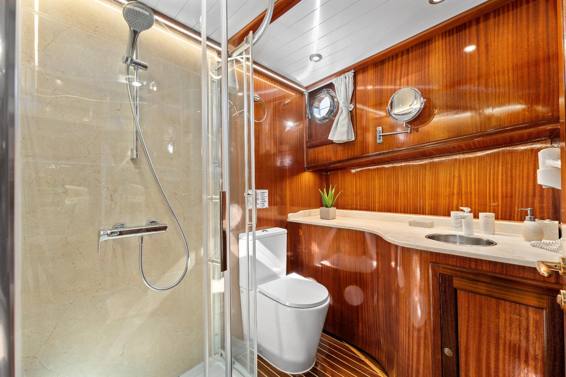 Master Cabin (x1) image 4