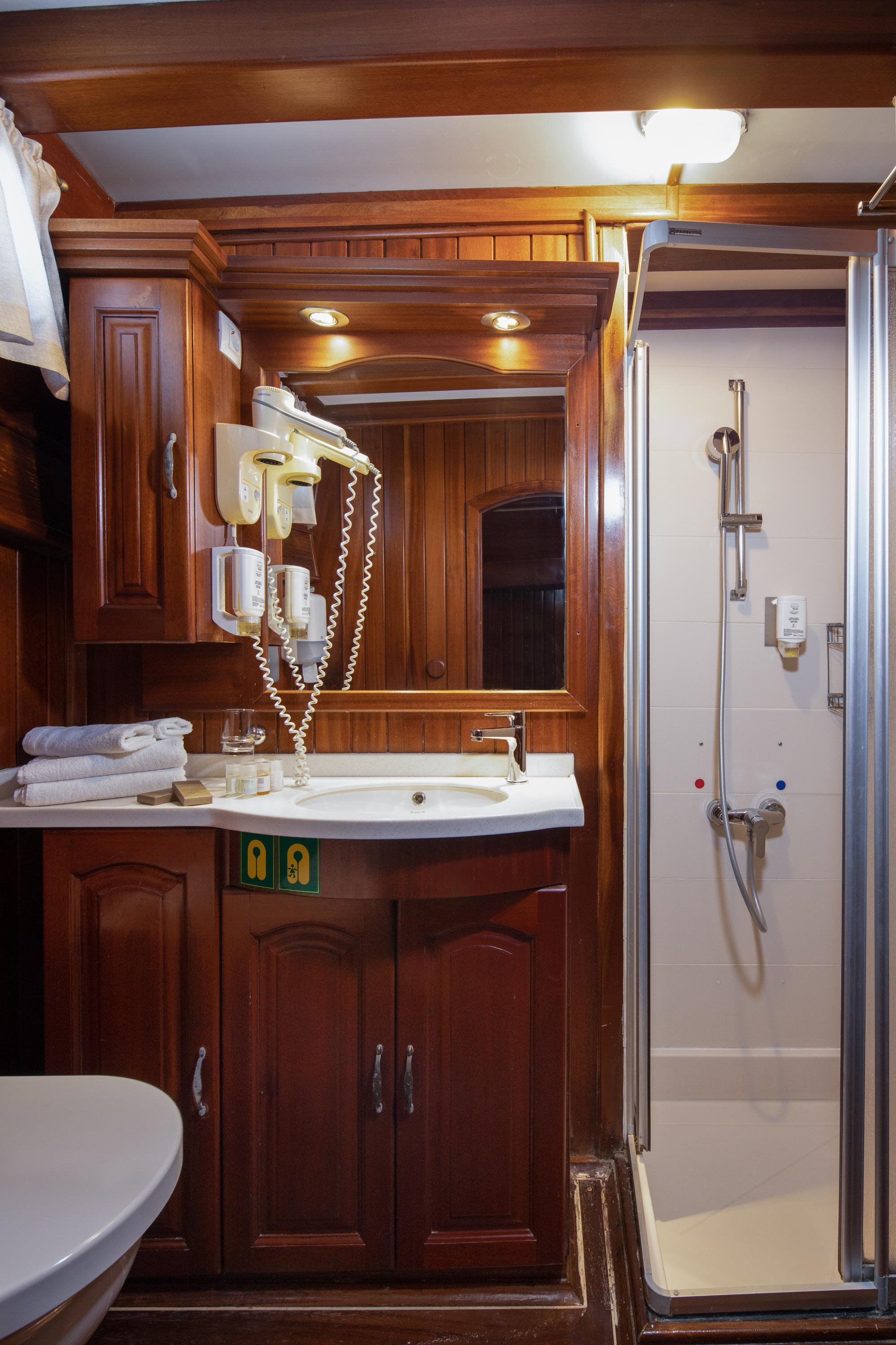 Master Cabin (x2) image 5
