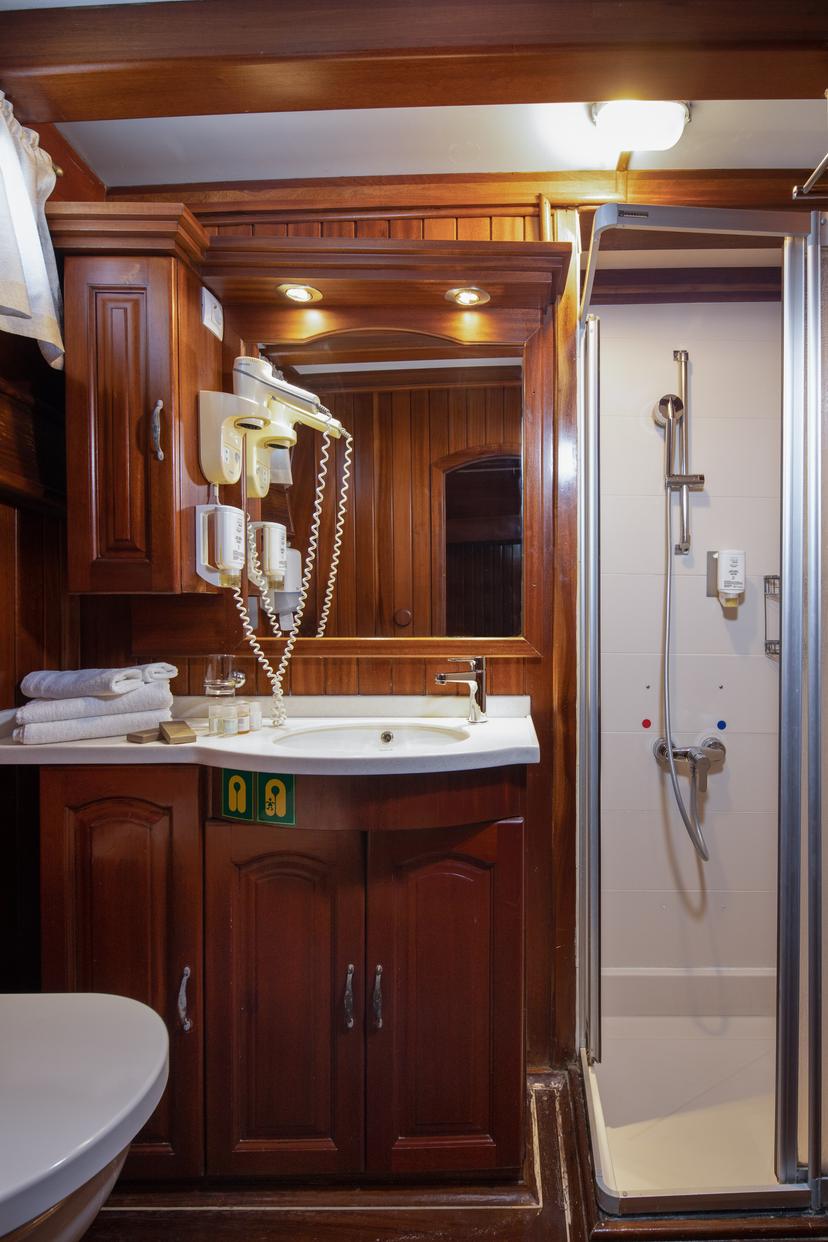 Master Cabin (x2) image 5