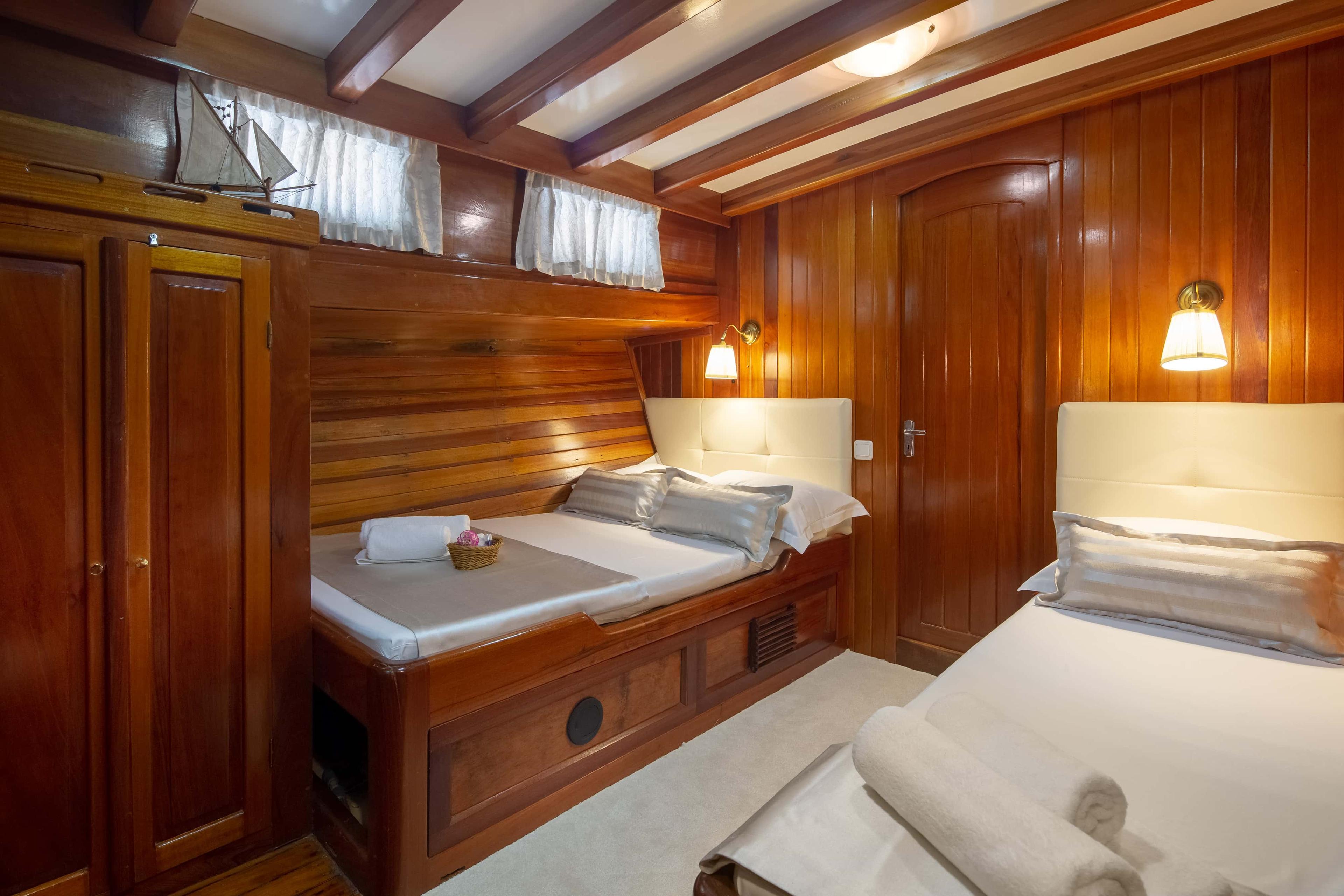 Triple Cabin (X4) image 2