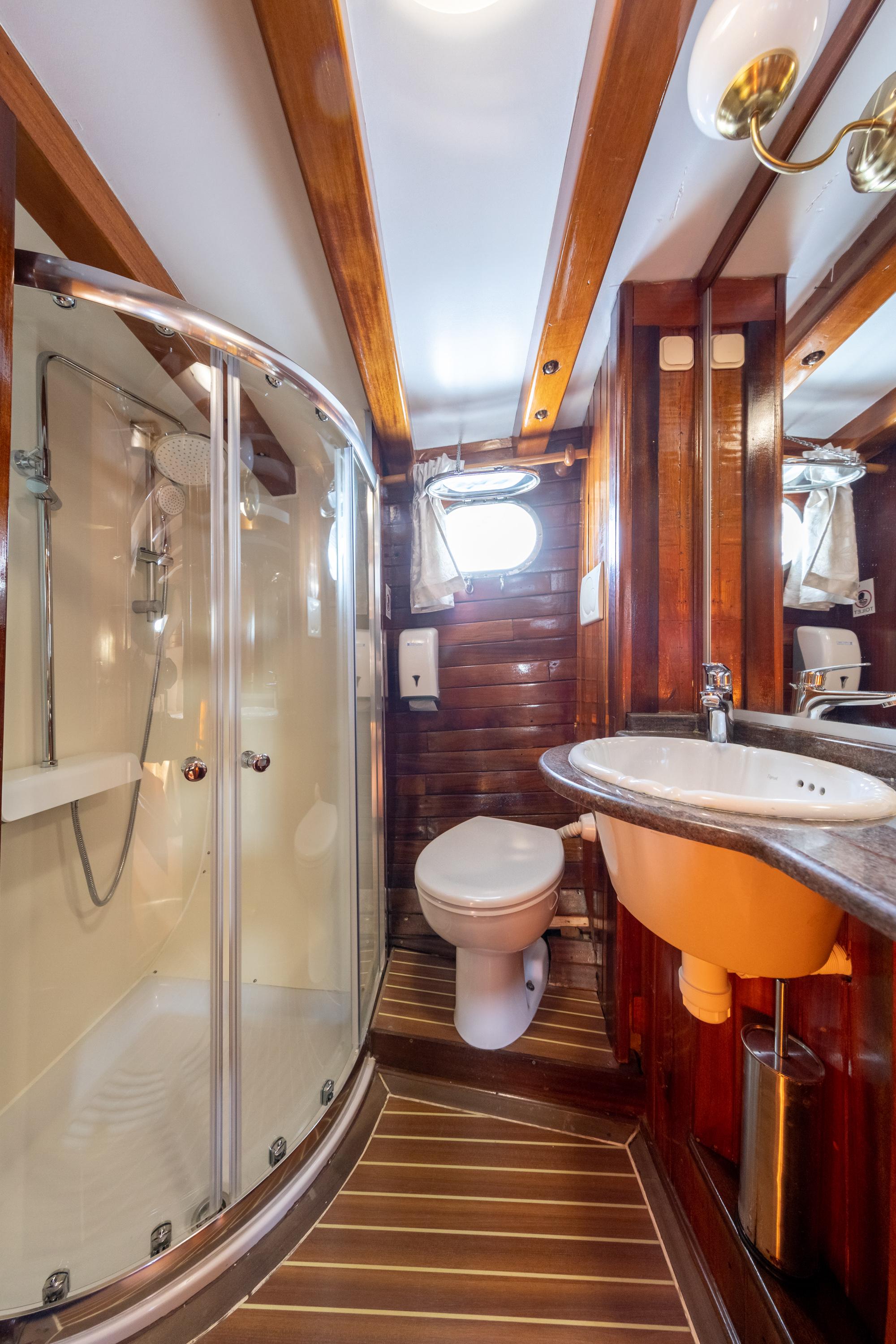 Triple Cabin (X4) image 3