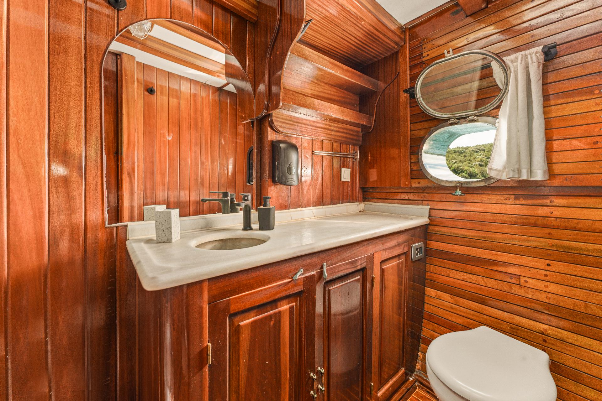 Double Cabin (x4) image 4