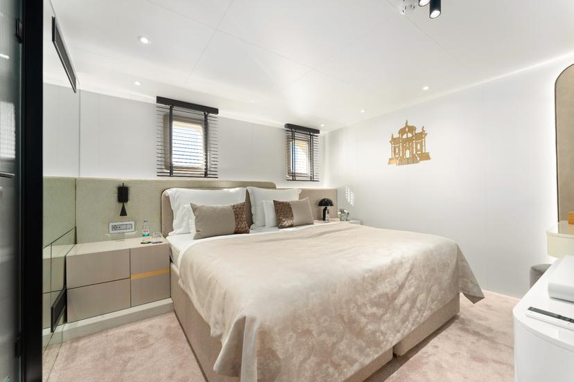 VIP cabin (x1) image 1