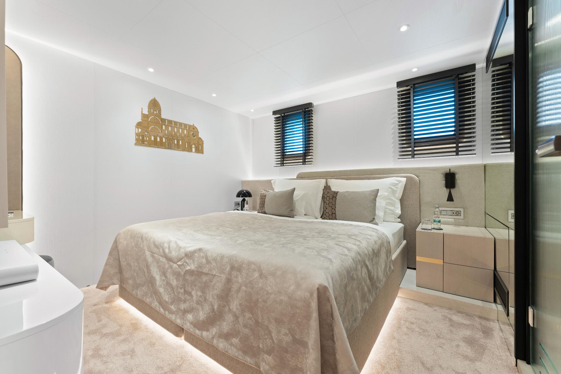 VIP cabin (x1) image 2