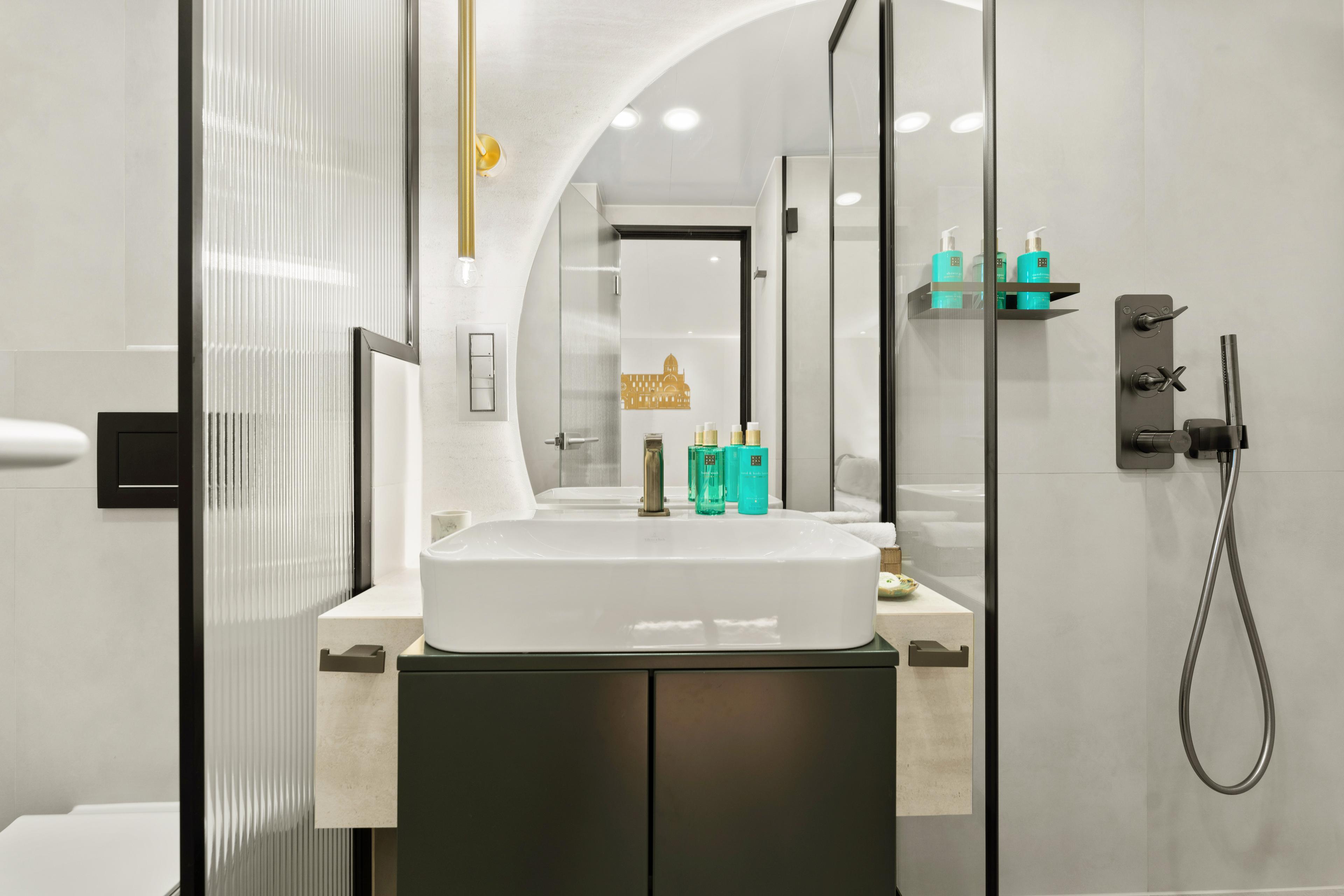 VIP cabin (x1) image 7