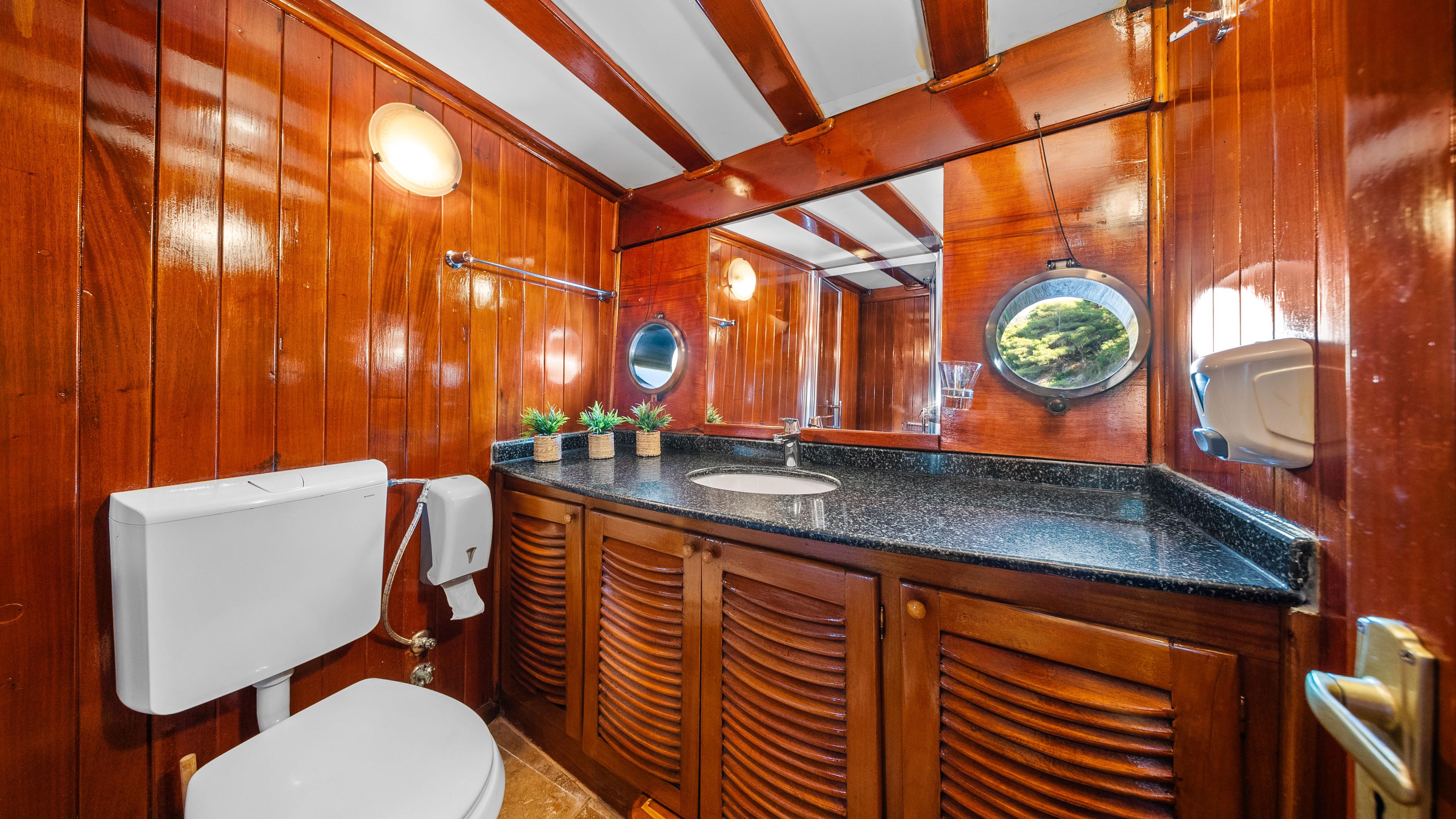 Master Cabin (x1) image 6