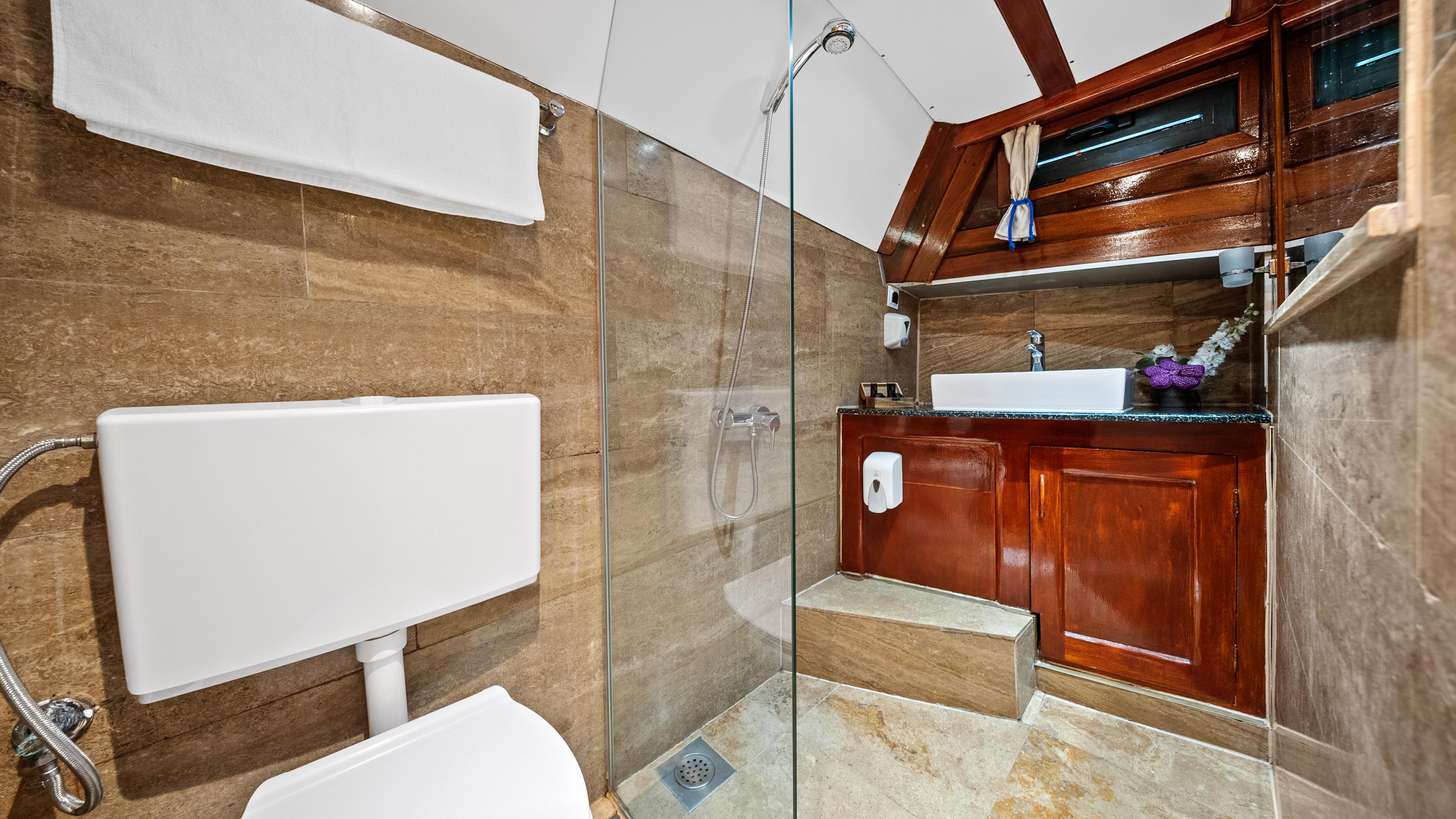 Double Cabin (x4) image 3
