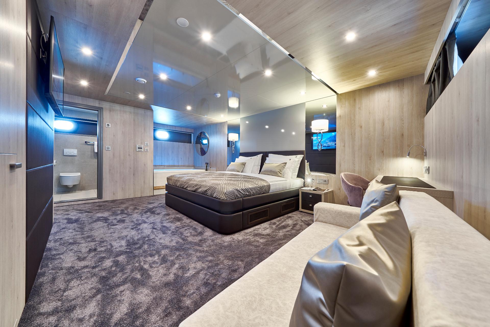 Master Cabin (x1) image 1