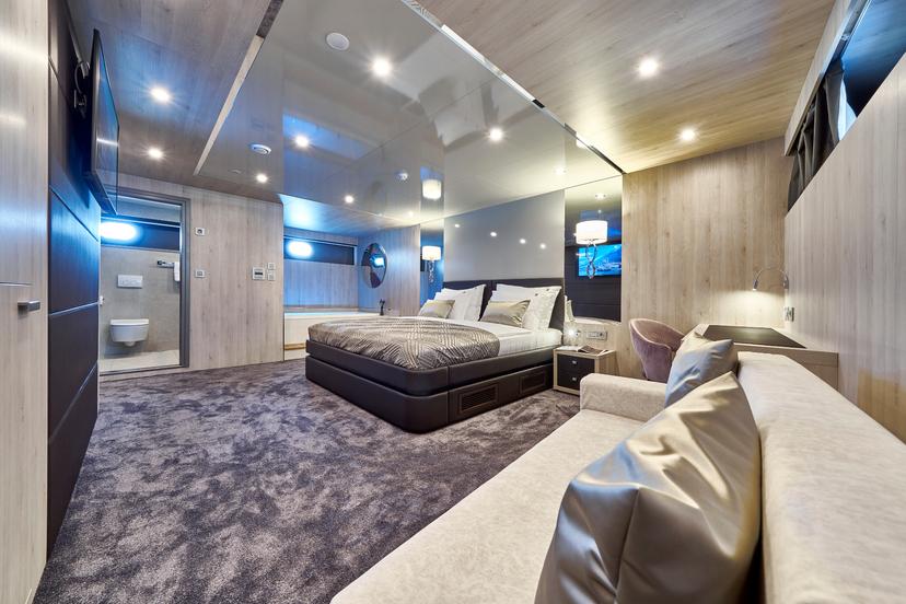 Master Cabin (x1) image 1