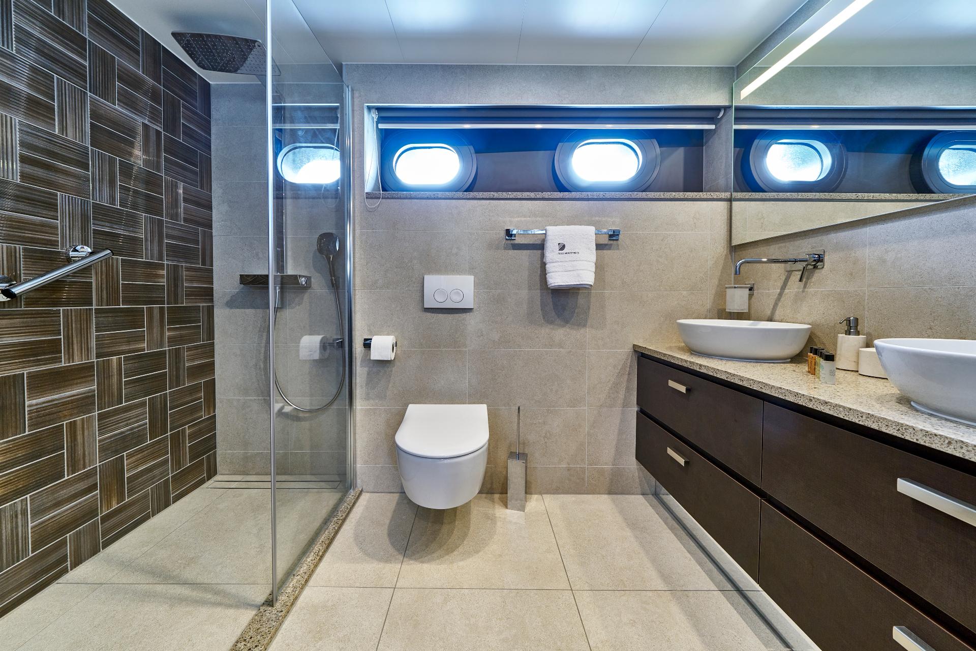 Master Cabin (x1) image 6