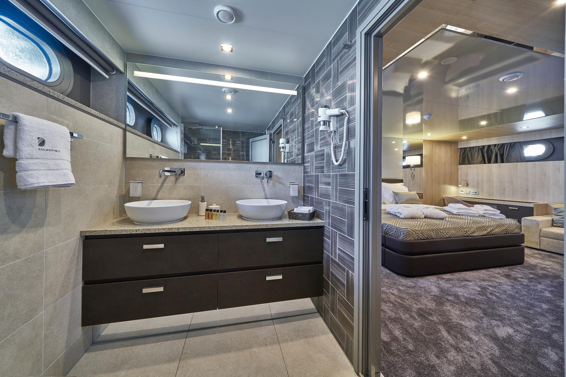 VIP Cabin (x1) image 4