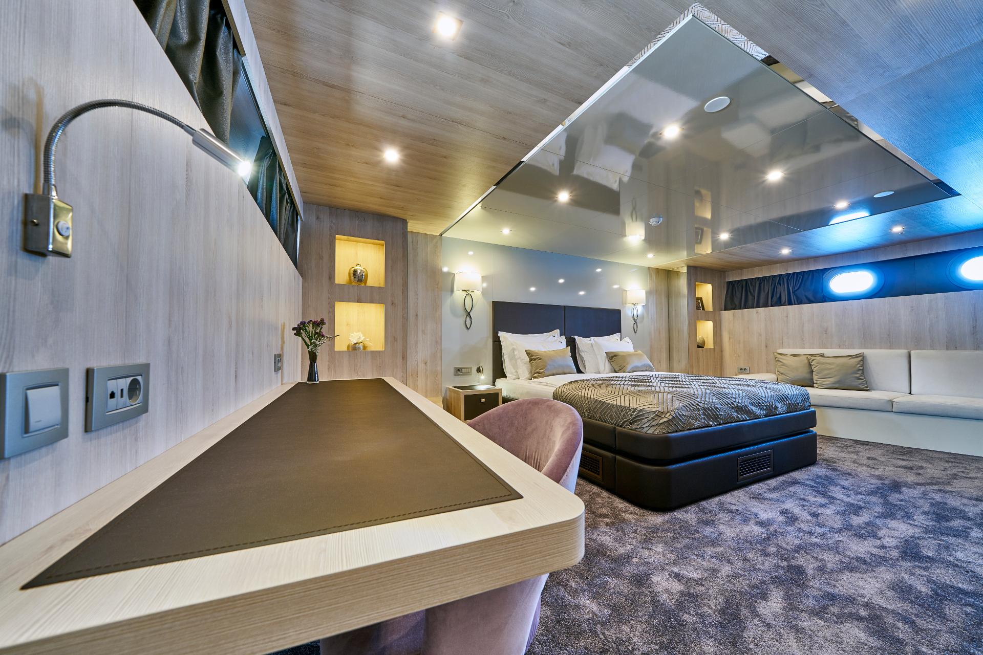 VIP Cabin (x1) image 5