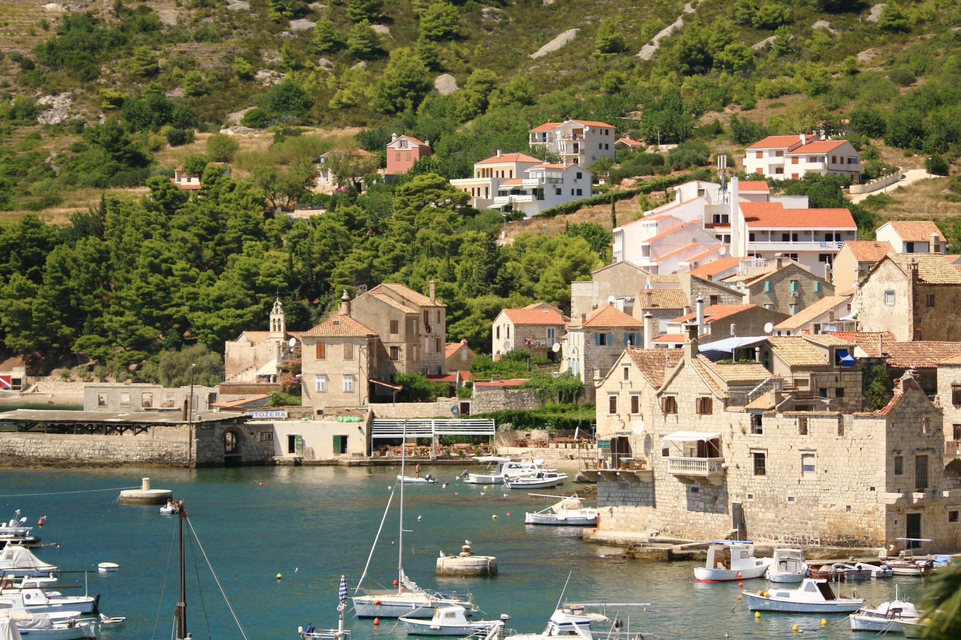 Traditional and modern architecture style